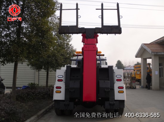 東風153清障車（后面）