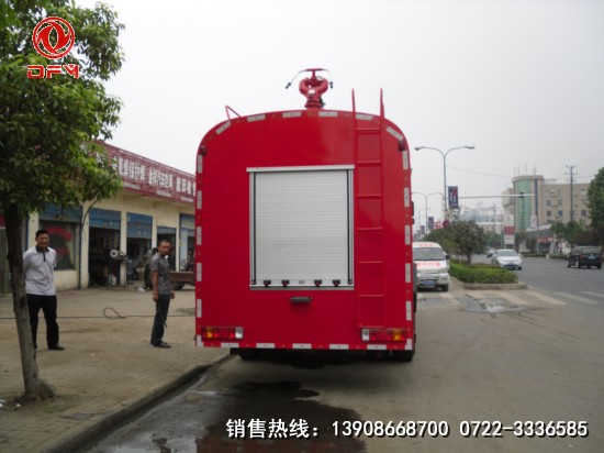 北奔重型消防車(chē)后面